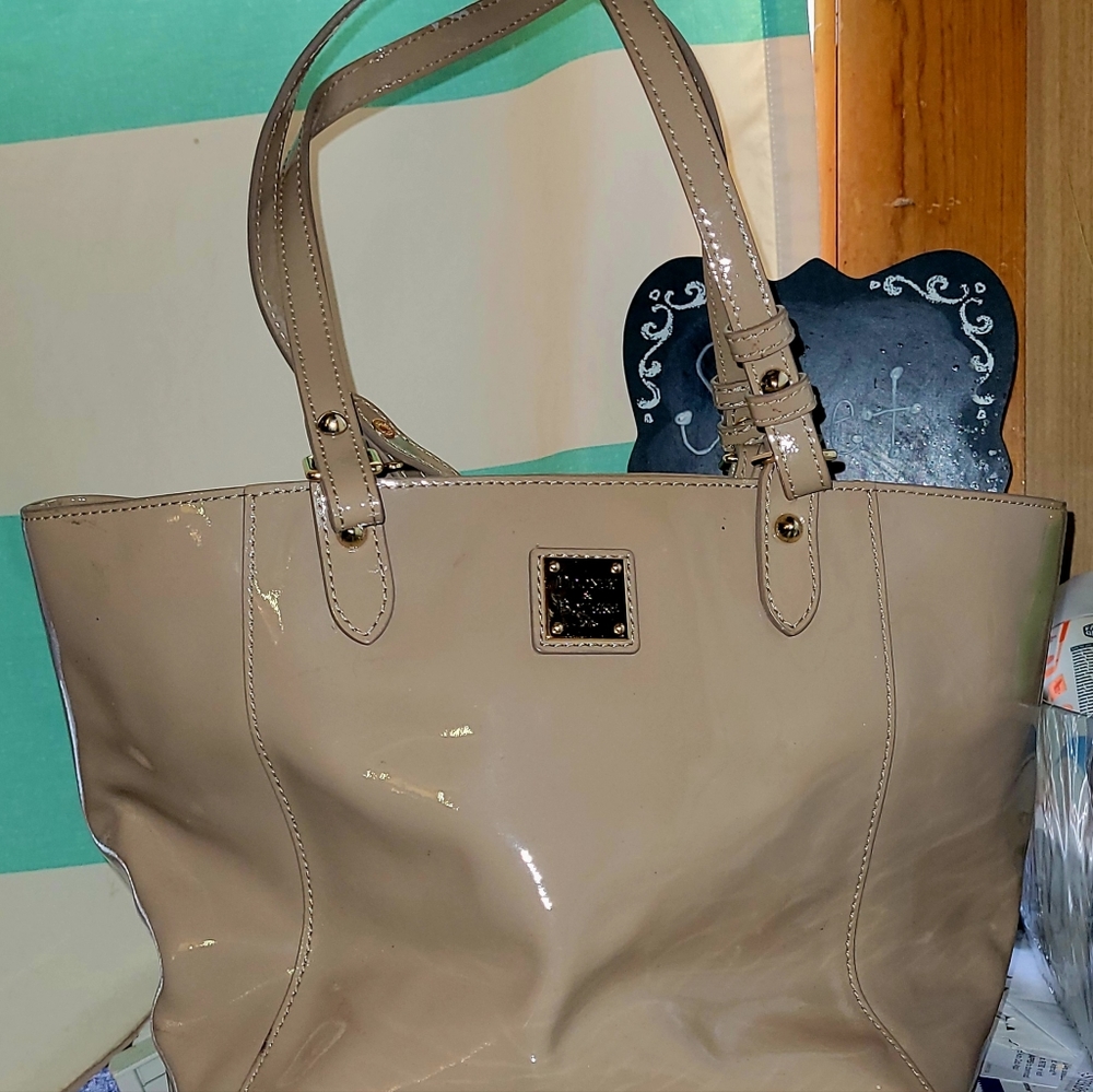 New with tags purse from QVC OUTLET in 2019 with flaws read DOONEY&BOURKE